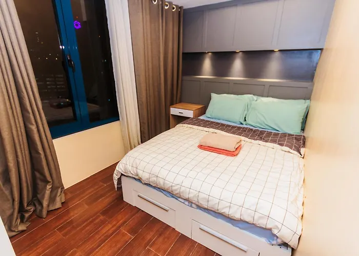 2 Bedroom Penthouse Air Makati Gym Swim Park 300 Mbps