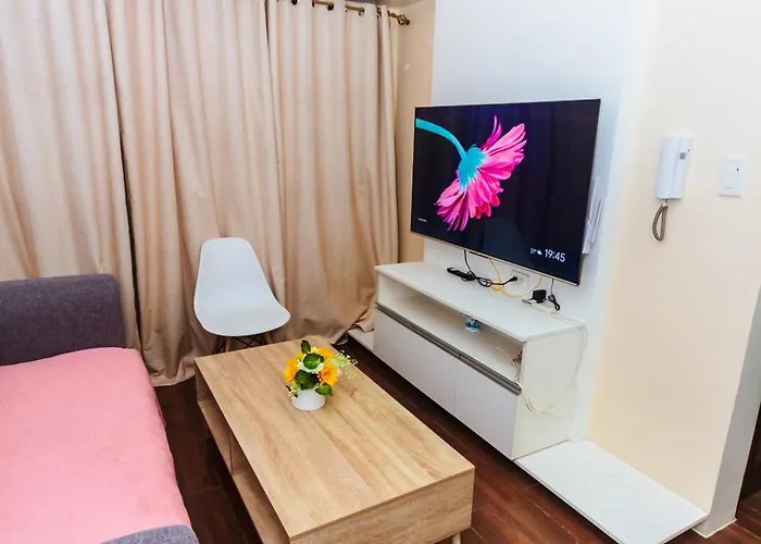 Apartment 2 Bedroom Penthouse Air Makati Gym Swim Park 300 Mbps