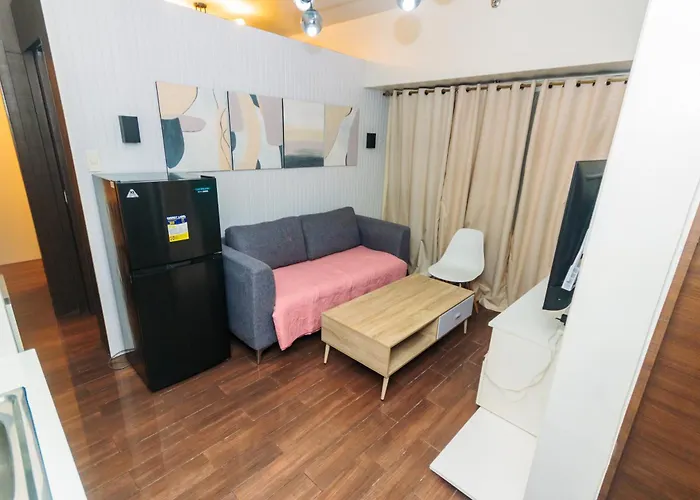 2 Bedroom Penthouse Air Makati Gym Swim Park 300 Mbps Apartment Manila