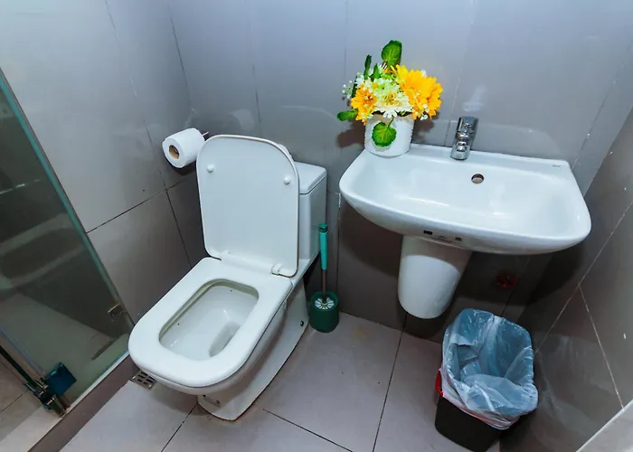 2 Bedroom Penthouse Air Makati Gym Swim Park 300 Mbps Apartment *