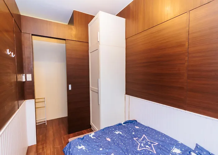 2 Bedroom Penthouse Air Makati Gym Swim Park 300 Mbps Apartment Manila