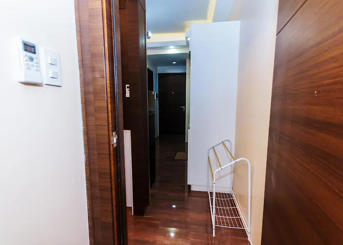 2 Bedroom Penthouse Air Makati Gym Swim Park 300 Mbps *