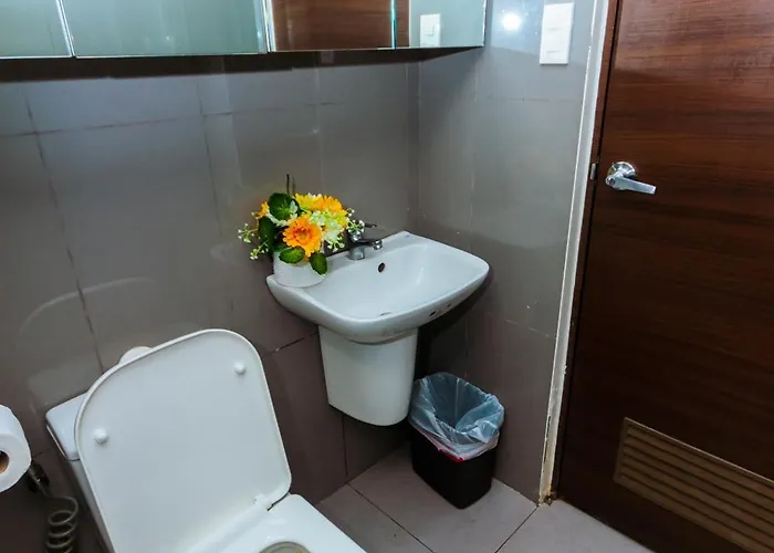 2 Bedroom Penthouse Air Makati Gym Swim Park 300 Mbps
