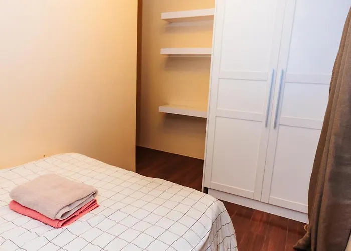 Apartment 2 Bedroom Penthouse Air Makati Gym Swim Park 300 Mbps *