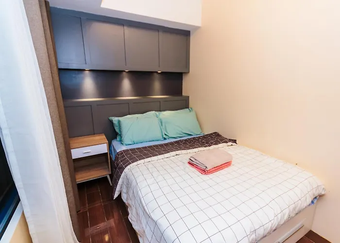 2 Bedroom Penthouse Air Makati Gym Swim Park 300 Mbps