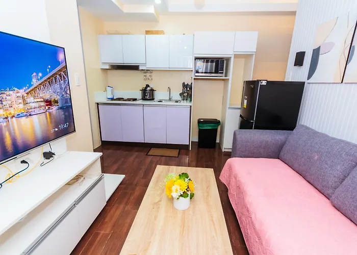 Apartment 2 Bedroom Penthouse Air Makati Gym Swim Park 300 Mbps
