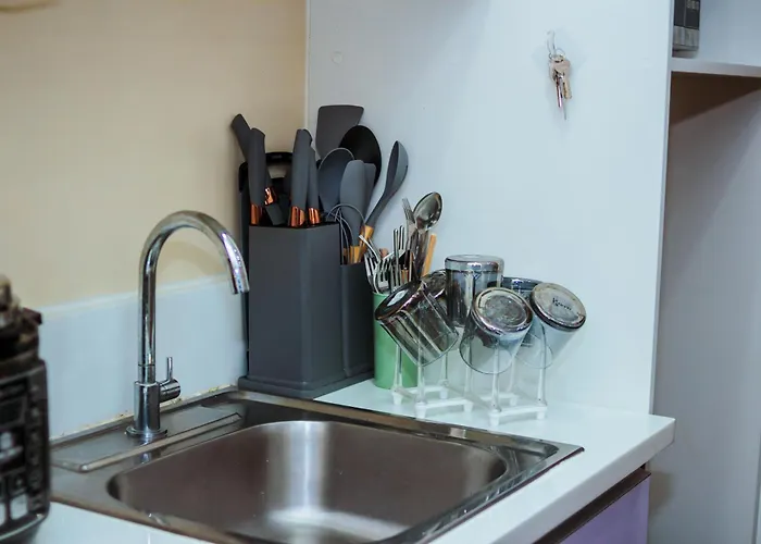 2 Bedroom Penthouse Air Makati Gym Swim Park 300 Mbps Apartment *