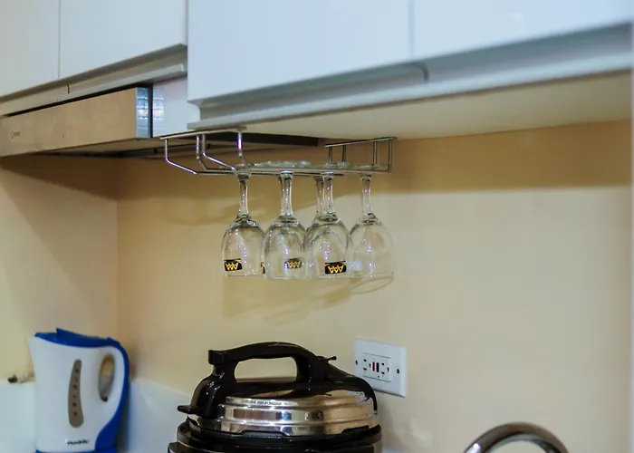 Apartment 2 Bedroom Penthouse Air Makati Gym Swim Park 300 Mbps Manila