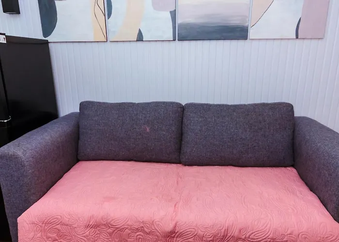 2 Bedroom Penthouse Air Makati Gym Swim Park 300 Mbps *