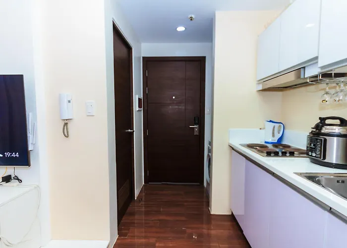 2 Bedroom Penthouse Air Makati Gym Swim Park 300 Mbps Manila