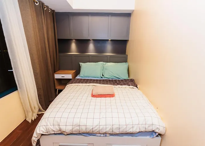 2 Bedroom Penthouse Air Makati Gym Swim Park 300 Mbps Apartment