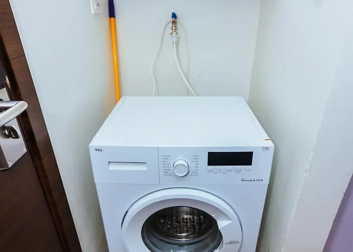 2 Bedroom Penthouse Air Makati Gym Swim Park 300 Mbps *