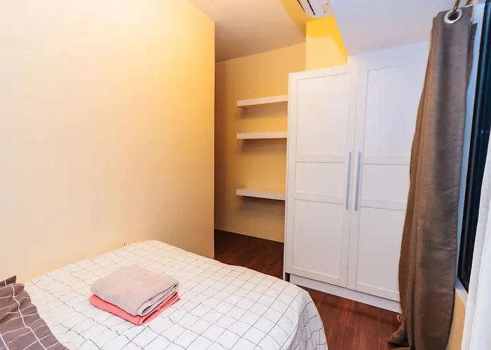 2 Bedroom Penthouse Air Makati Gym Swim Park 300 Mbps * Manila